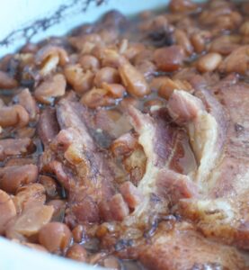 cooked pinto beans with salt bacon