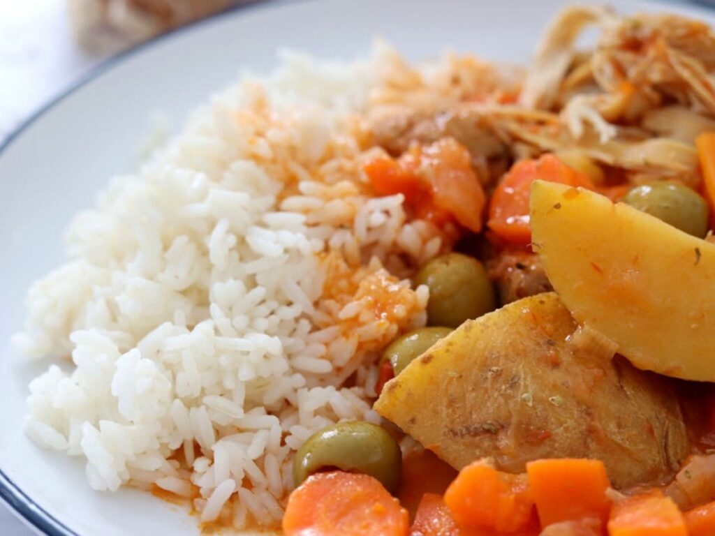 cuban chicken stew served over rice