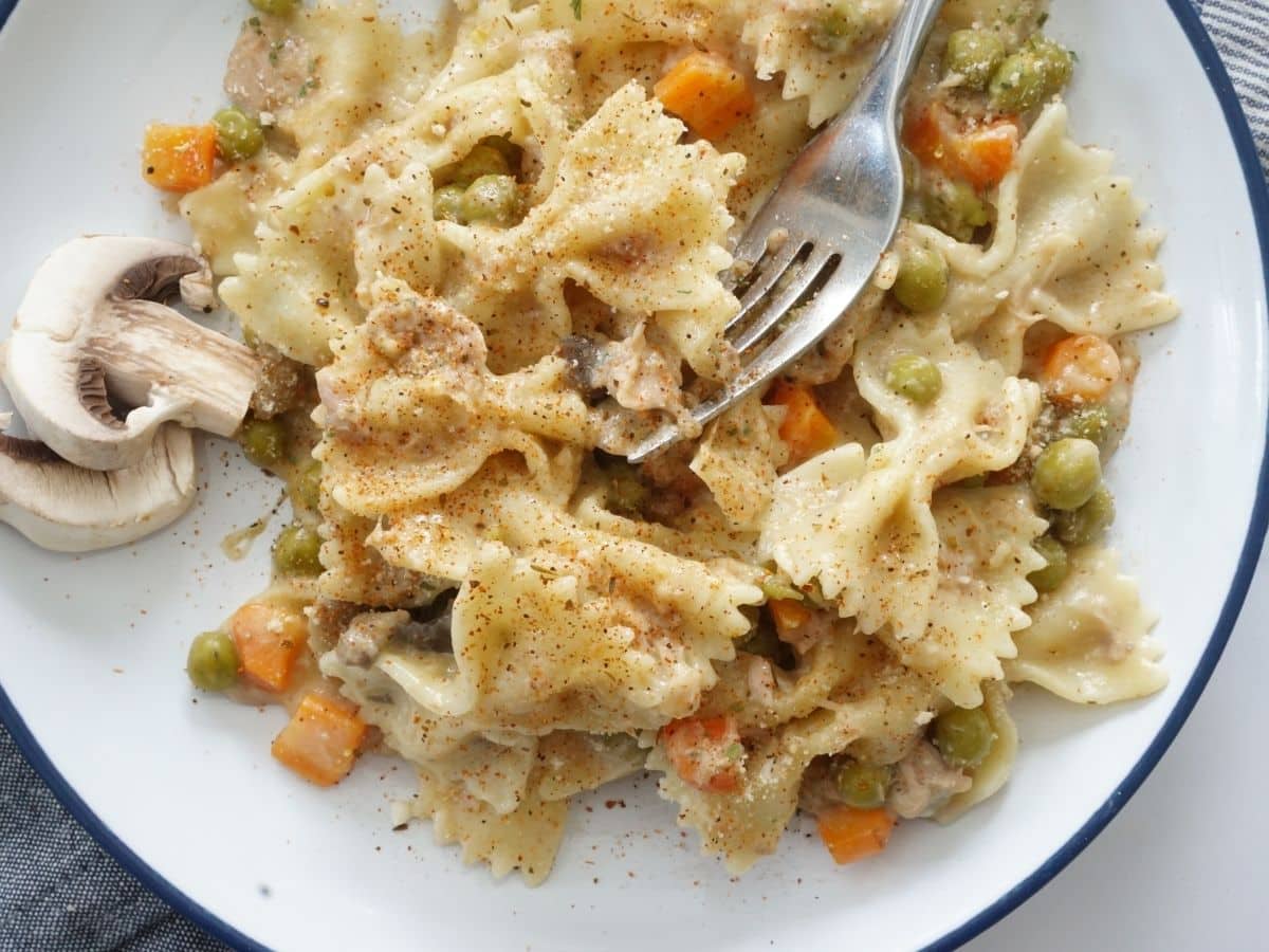 tuna casserole with mushrooms and seasonings