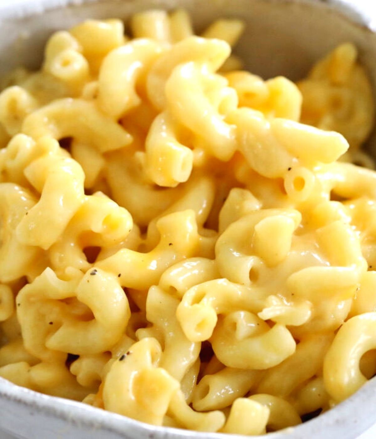 creamy chick-fil-a macaroni and cheese in a bowl 