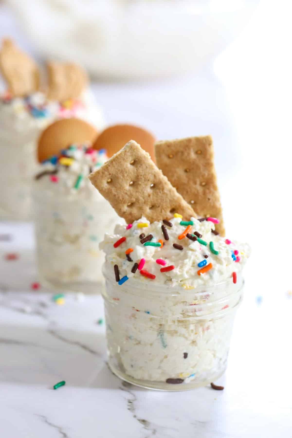 graham crackers with funfetti dip
