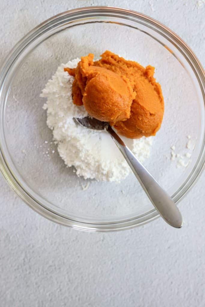 confectioner's sugar with pumpkin purée in a bowl