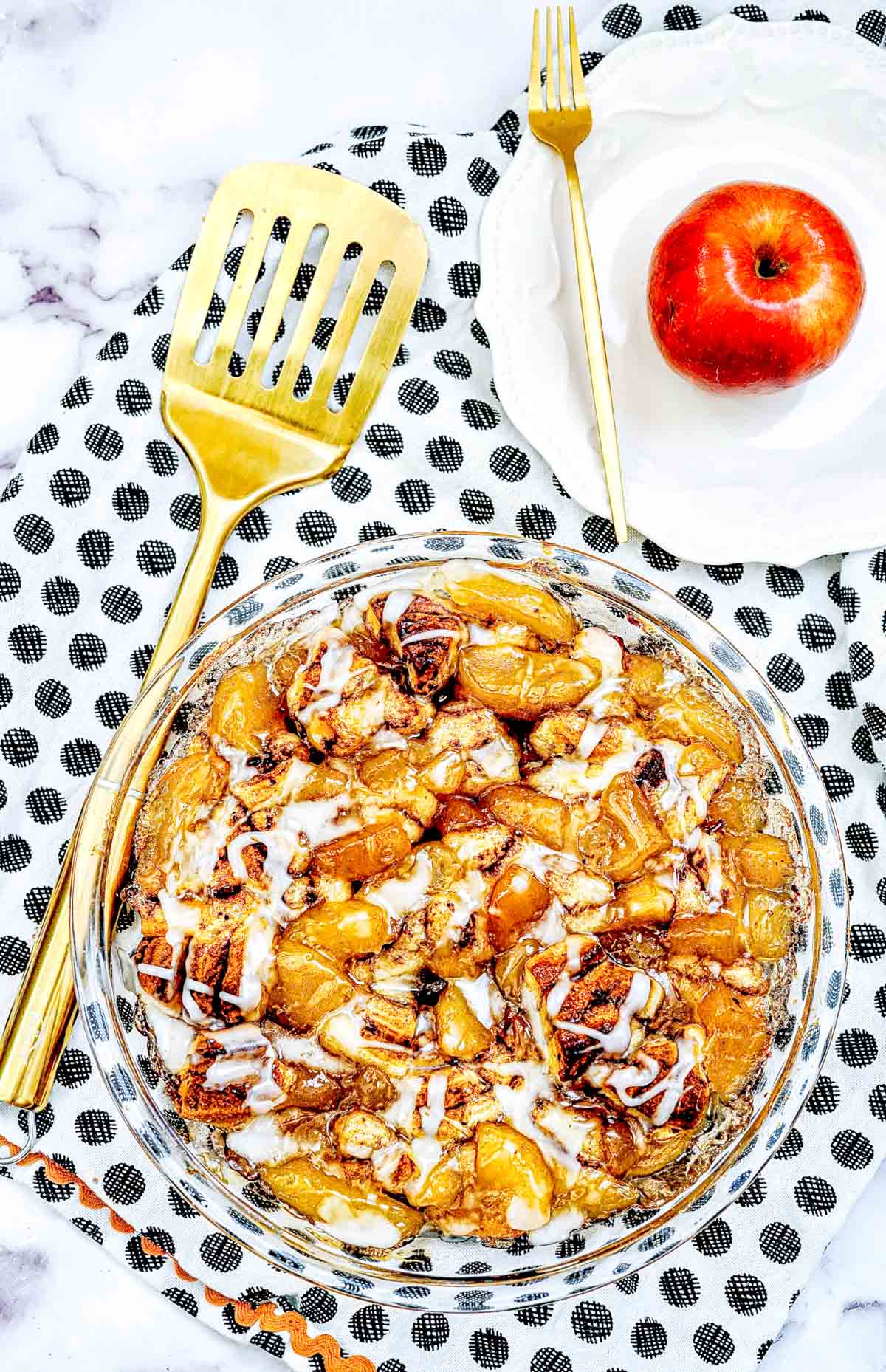 apple with baked cinnamon cobbler