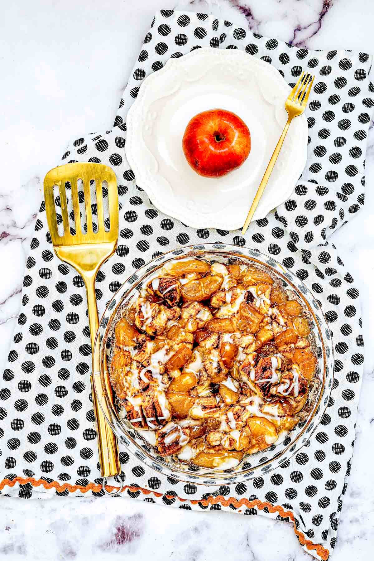 easy apple cobbler with spatula